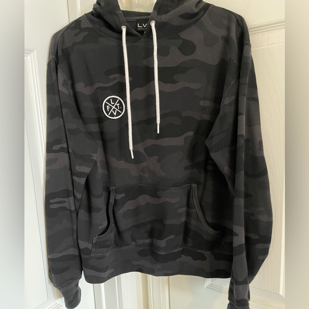 Men’s LiveFIt small camo hoodie